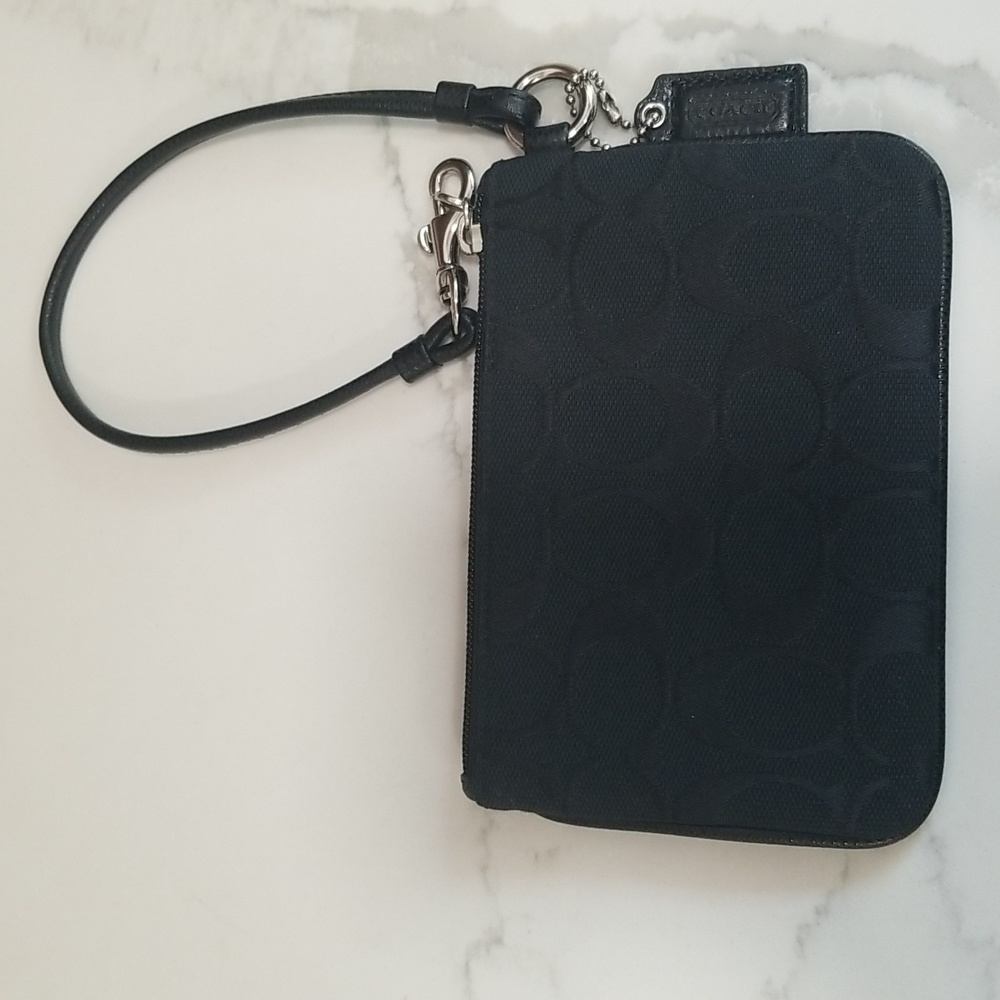 NWOT Coach Black Signature Canvas Wristlet - Picture 9 of 9
